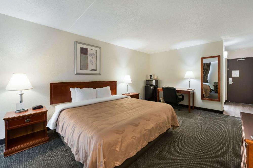 Business King Room - Non-Smoking interior